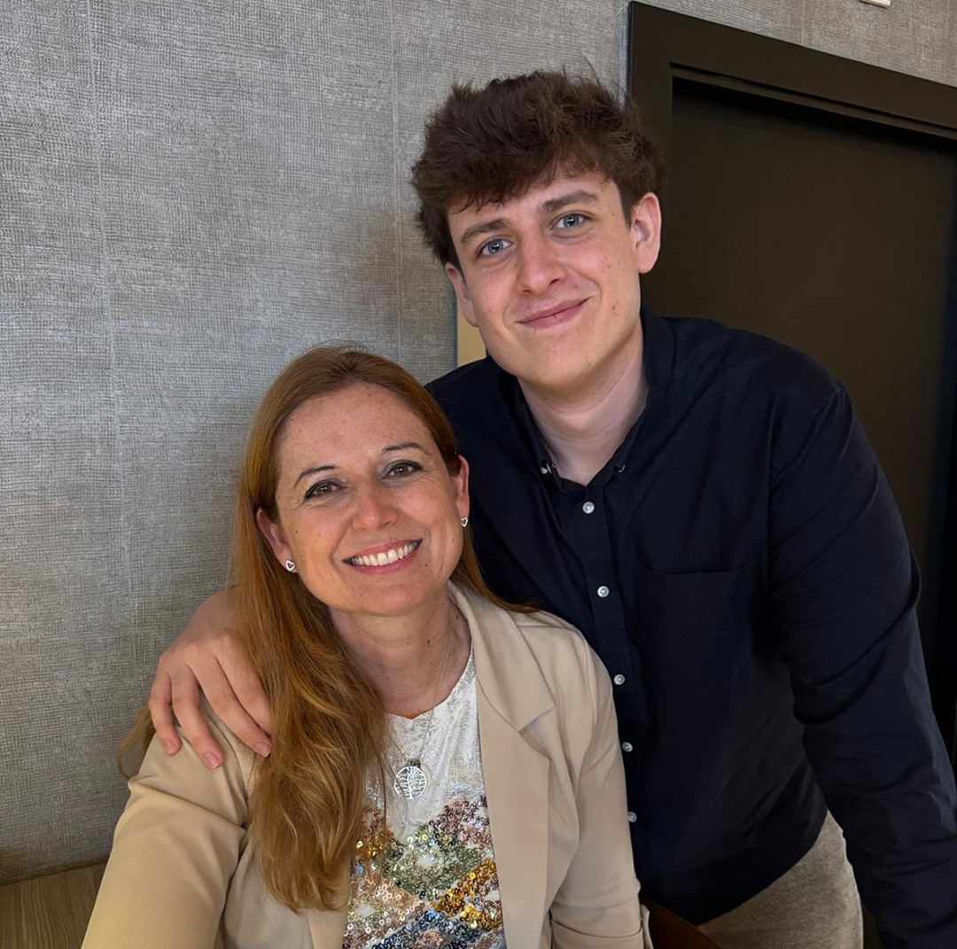 Madre e hijo, juntos en el proceso