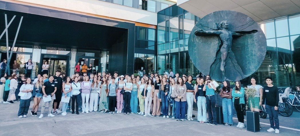 Grupo de estudiantes DEM en la semana de orientación